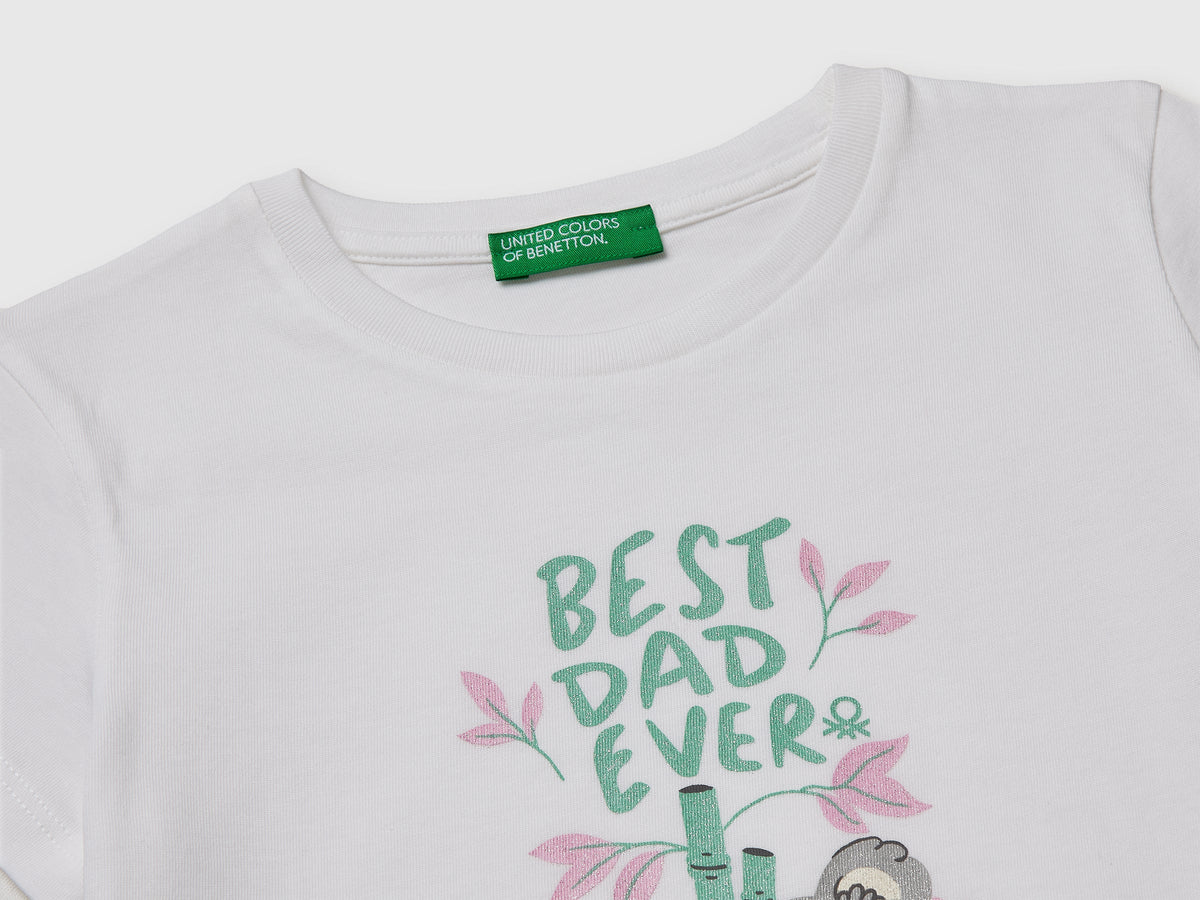 T-shirt con stampa e glitter