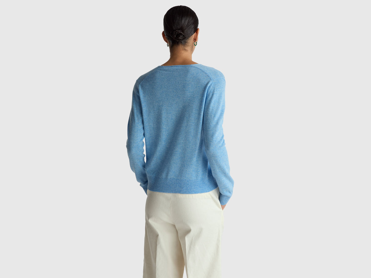 Maglione azzurro con scollo a V in pura lana Merino