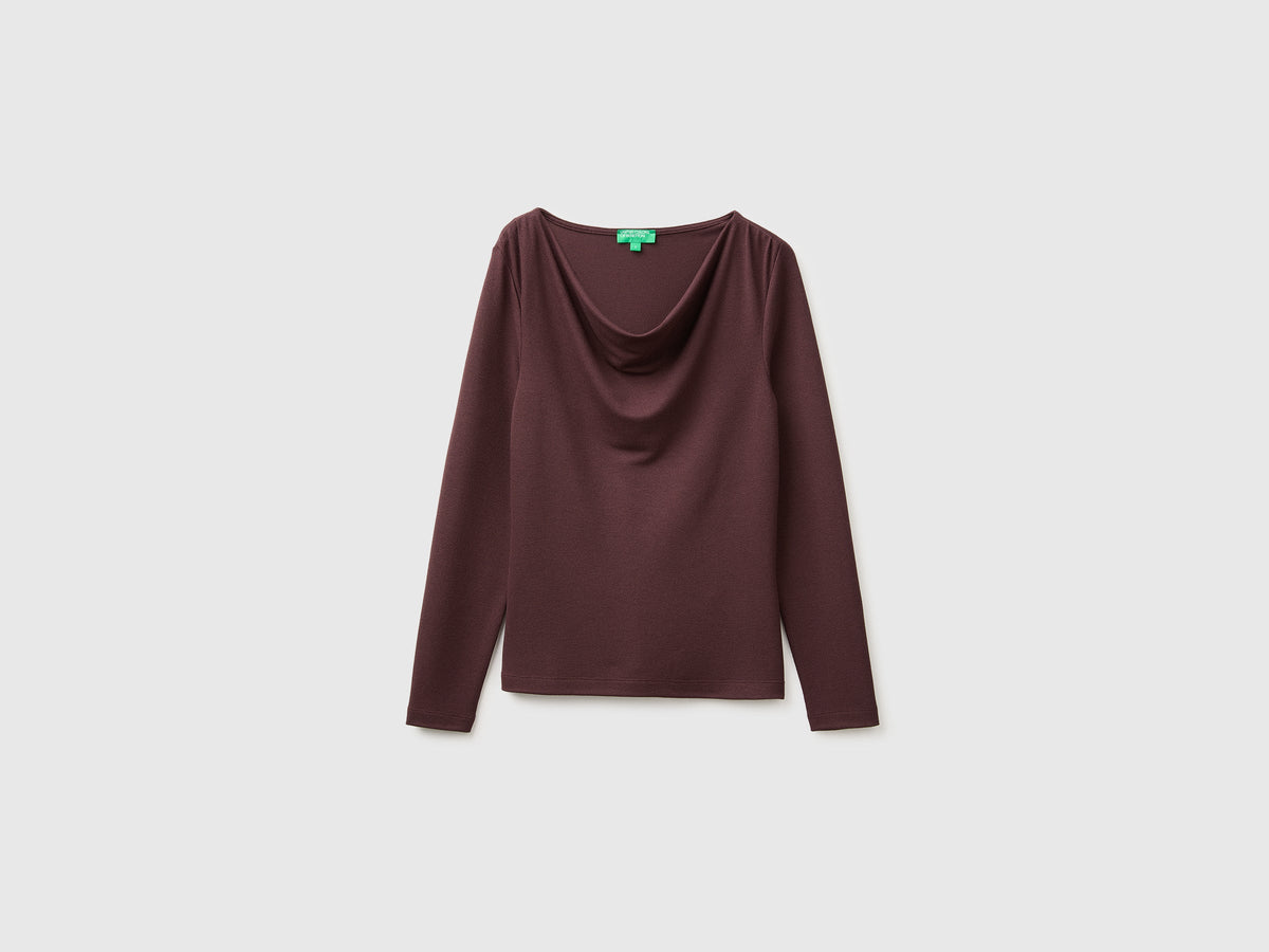 Maglietta con drappeggio sullo scollo
