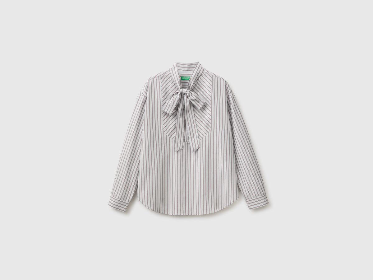 Camicia a righe con fiocco al collo