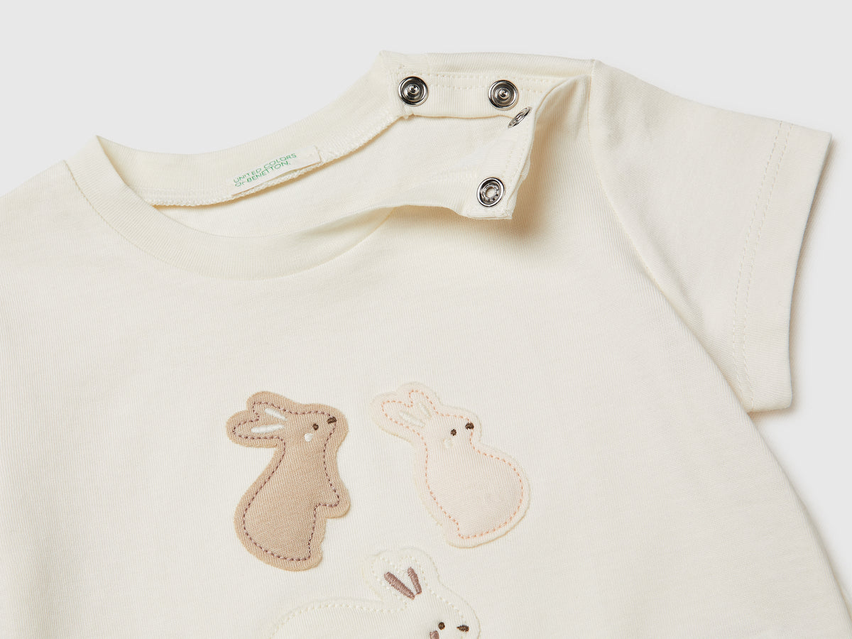 T-shirt con applicazione in cotone bio
