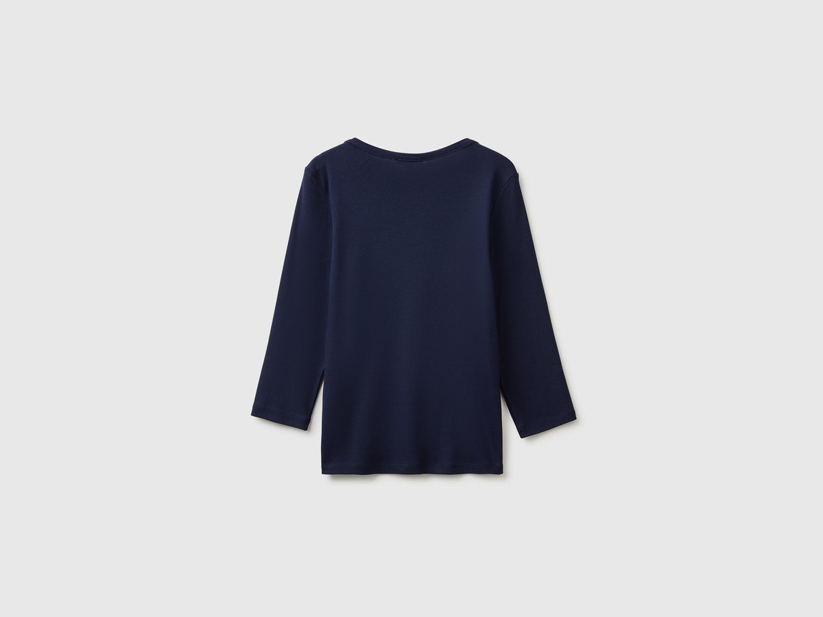 T-shirt slim fit con scollo a barchetta
