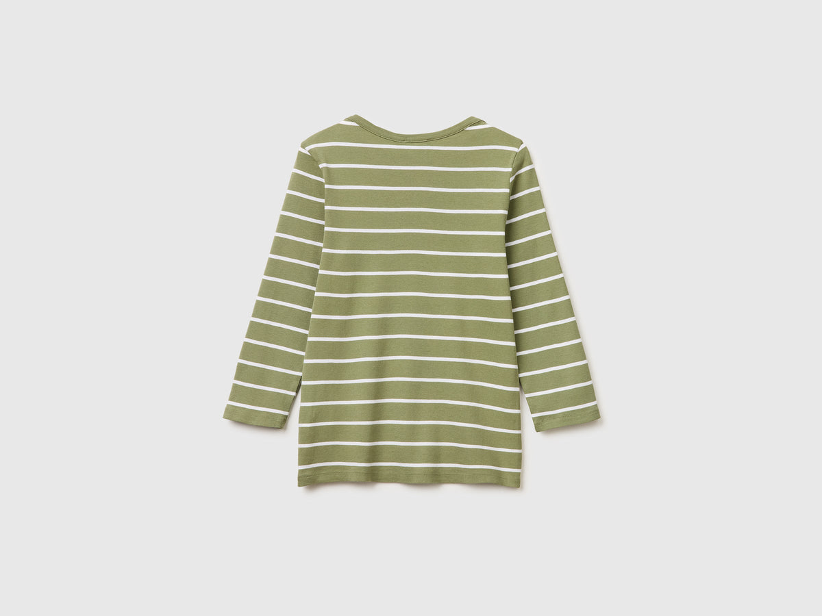 T-shirt a righe con scollo a barchetta