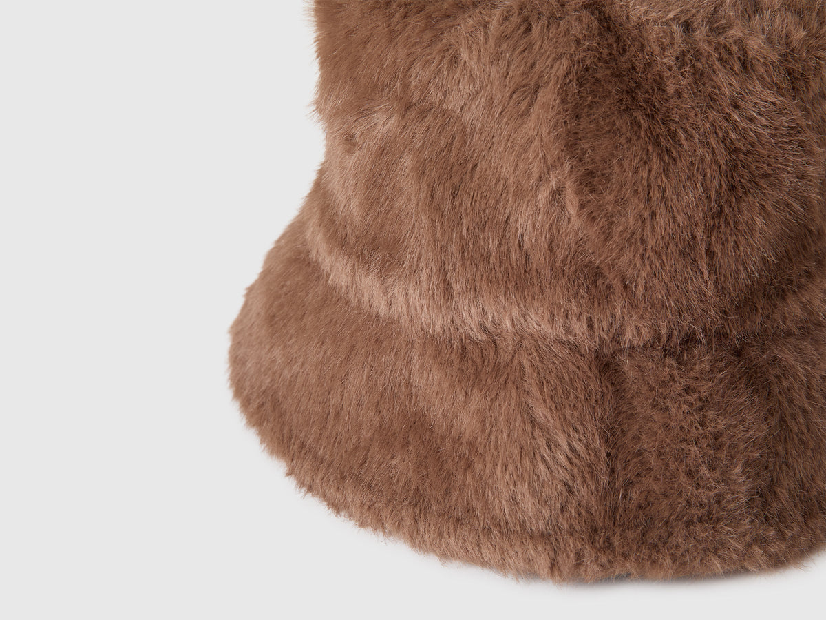 Cappello in pelliccetta sintetica reversibile