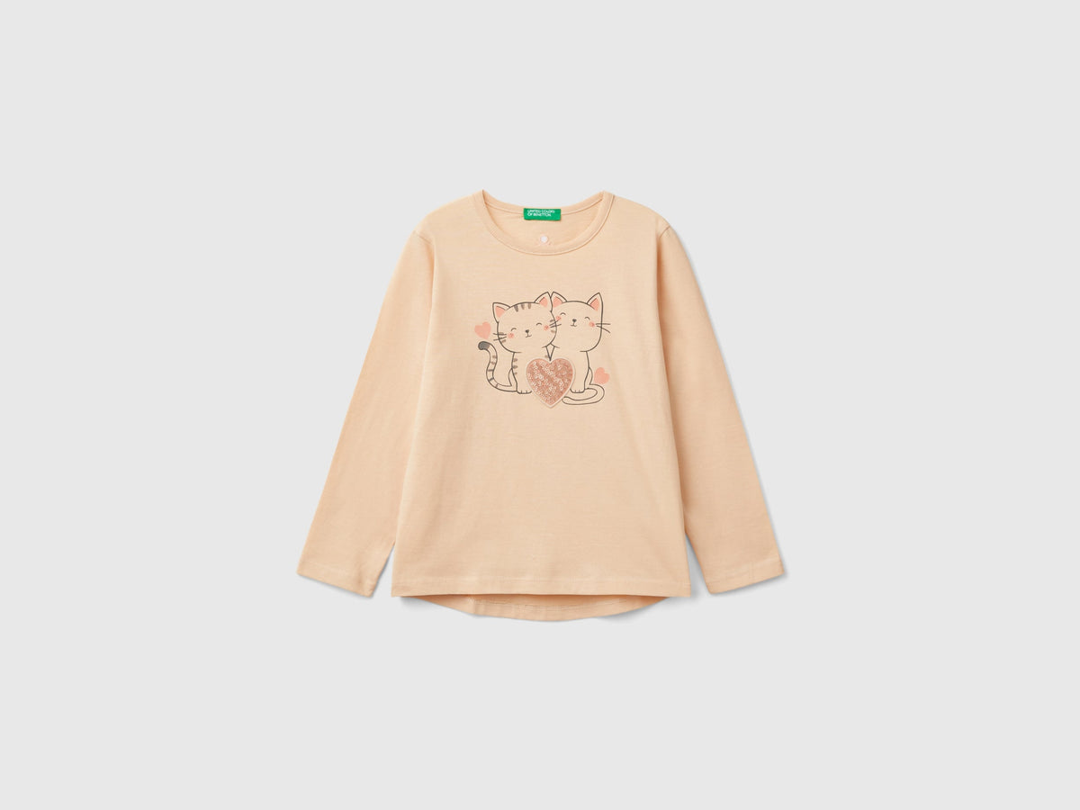 T-shirt con stampa e paillettes