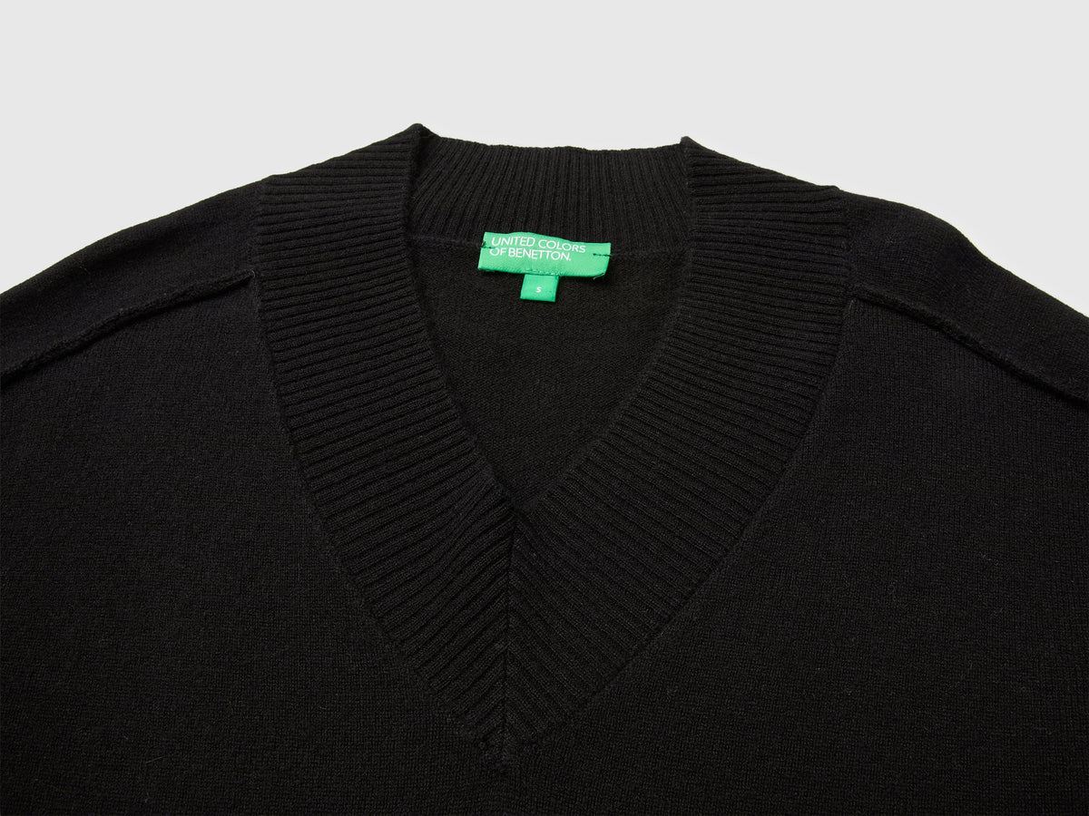 Maglia morbida con scollo a V in misto cashmere