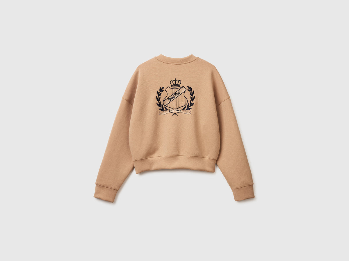 Felpa boxy fit con stemma dietro