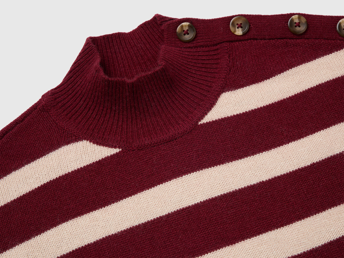 Maglia con bottoni sulla spalla