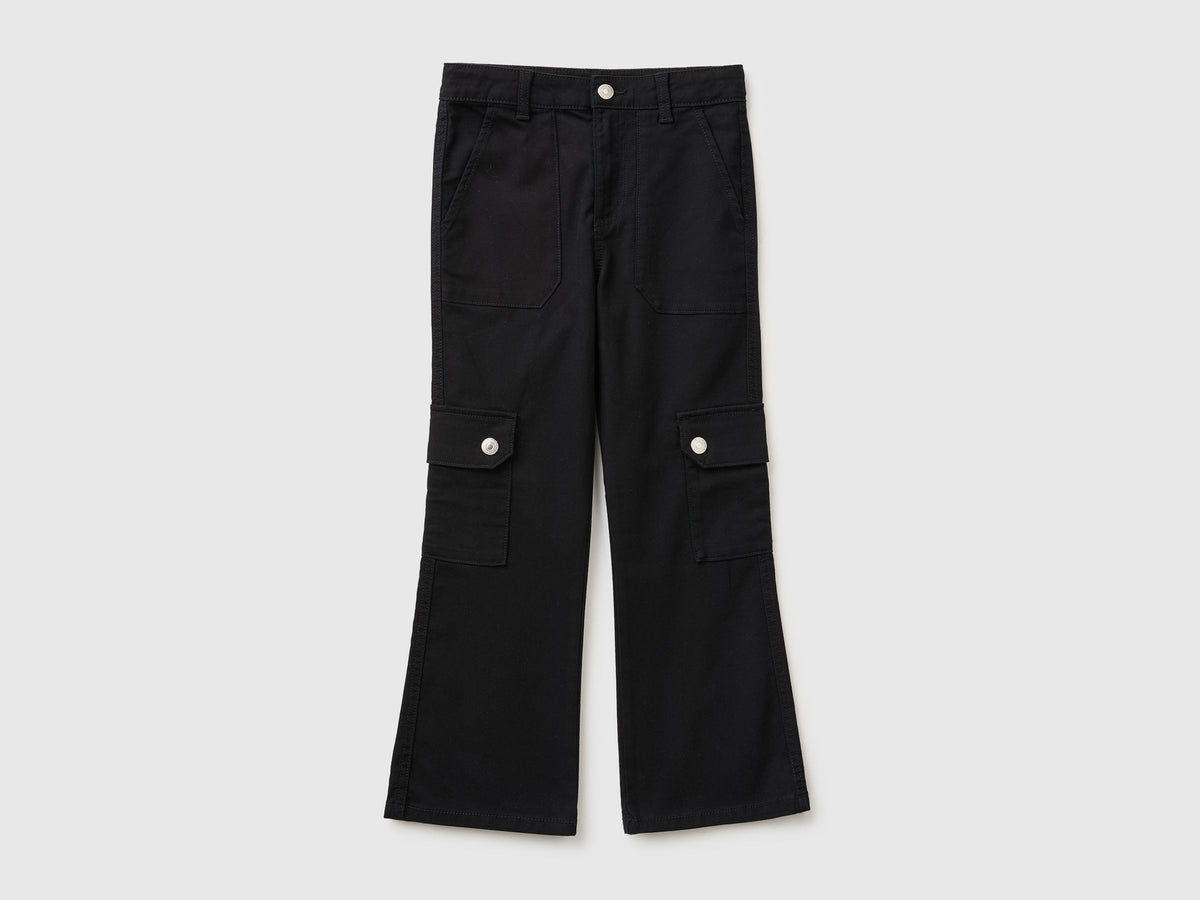 Pantaloni cargo a zampa