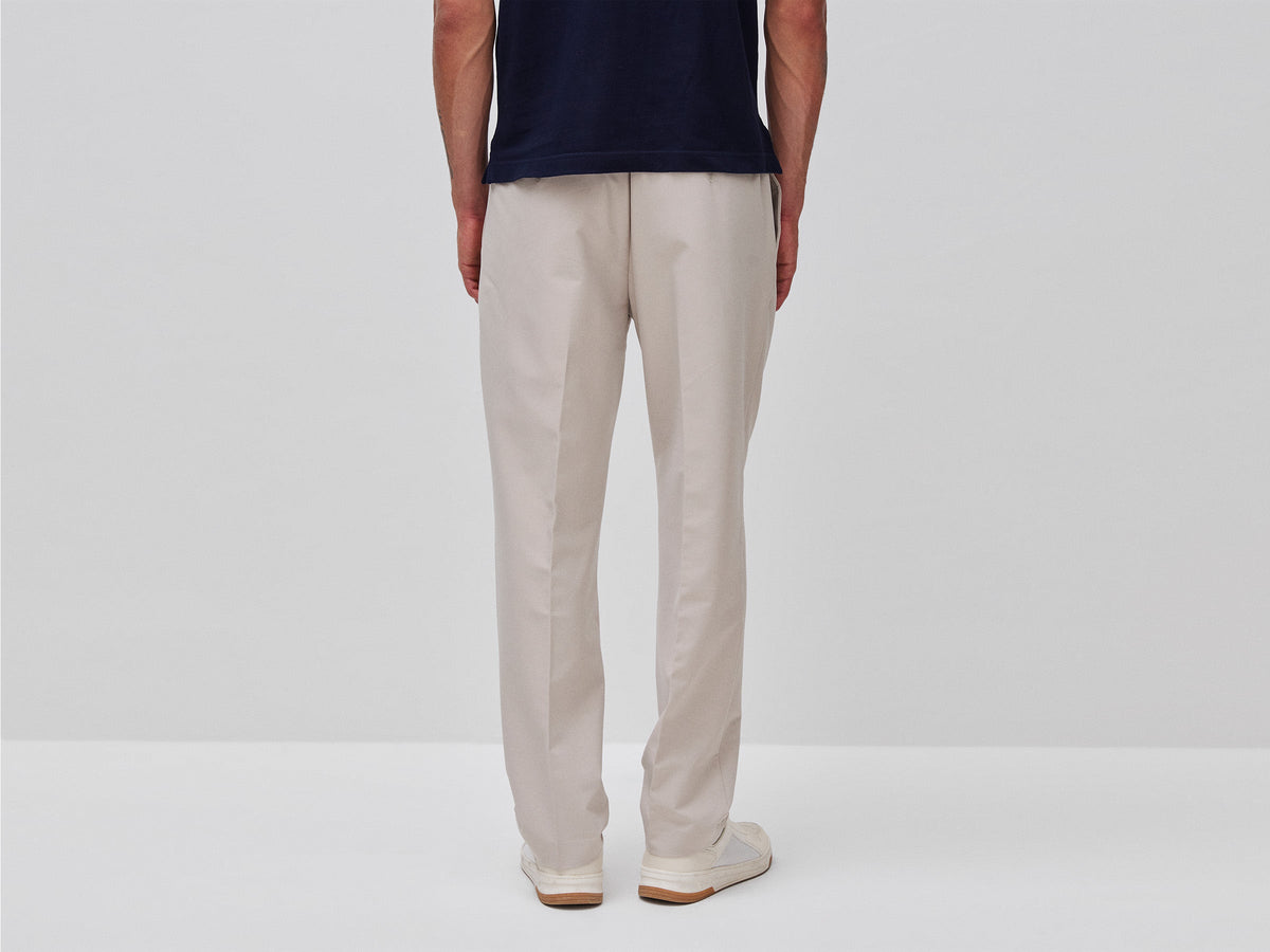 Pantaloni con pinces e piega