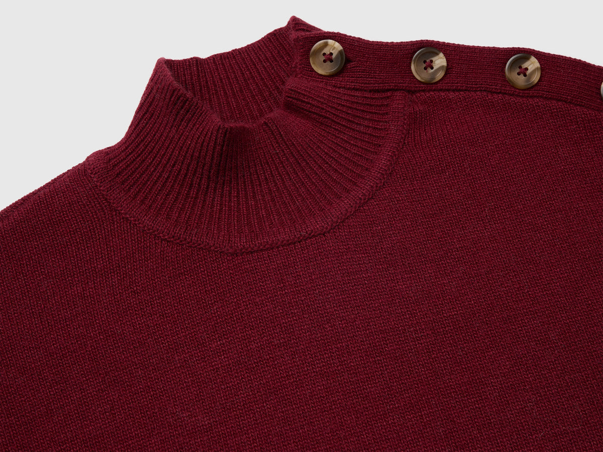 Maglia con bottoni sulla spalla