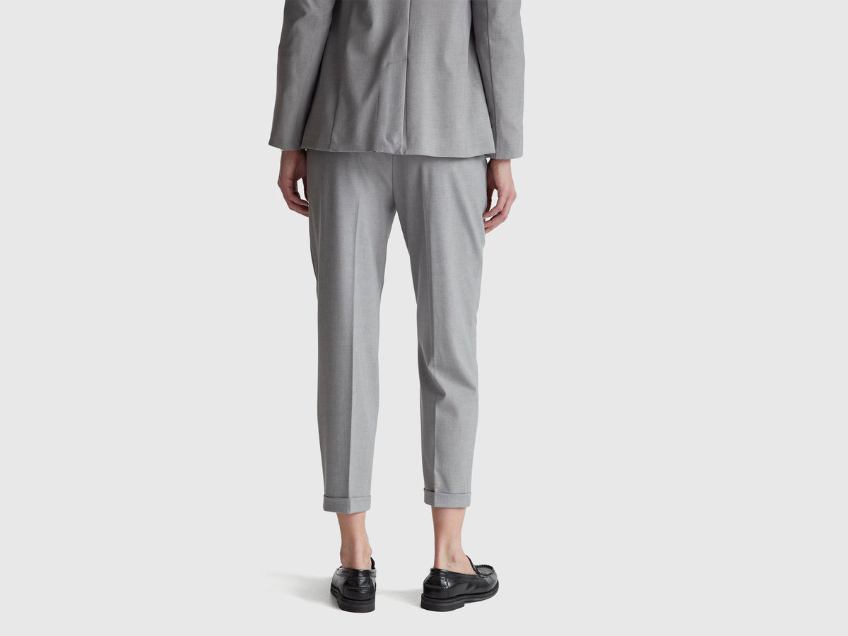 Pantaloni con risvolto in misto viscosa stretch