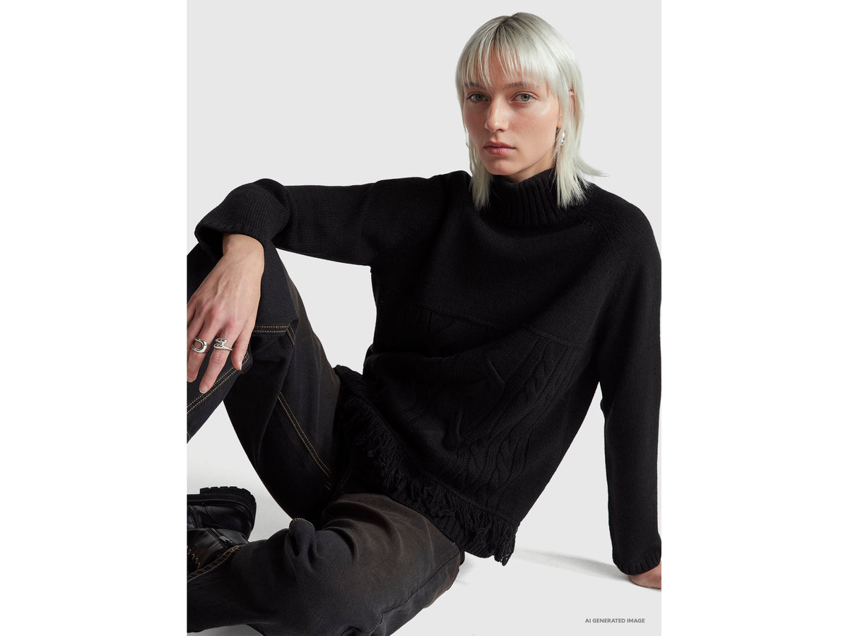 Maglione dolcevita over fit con frange