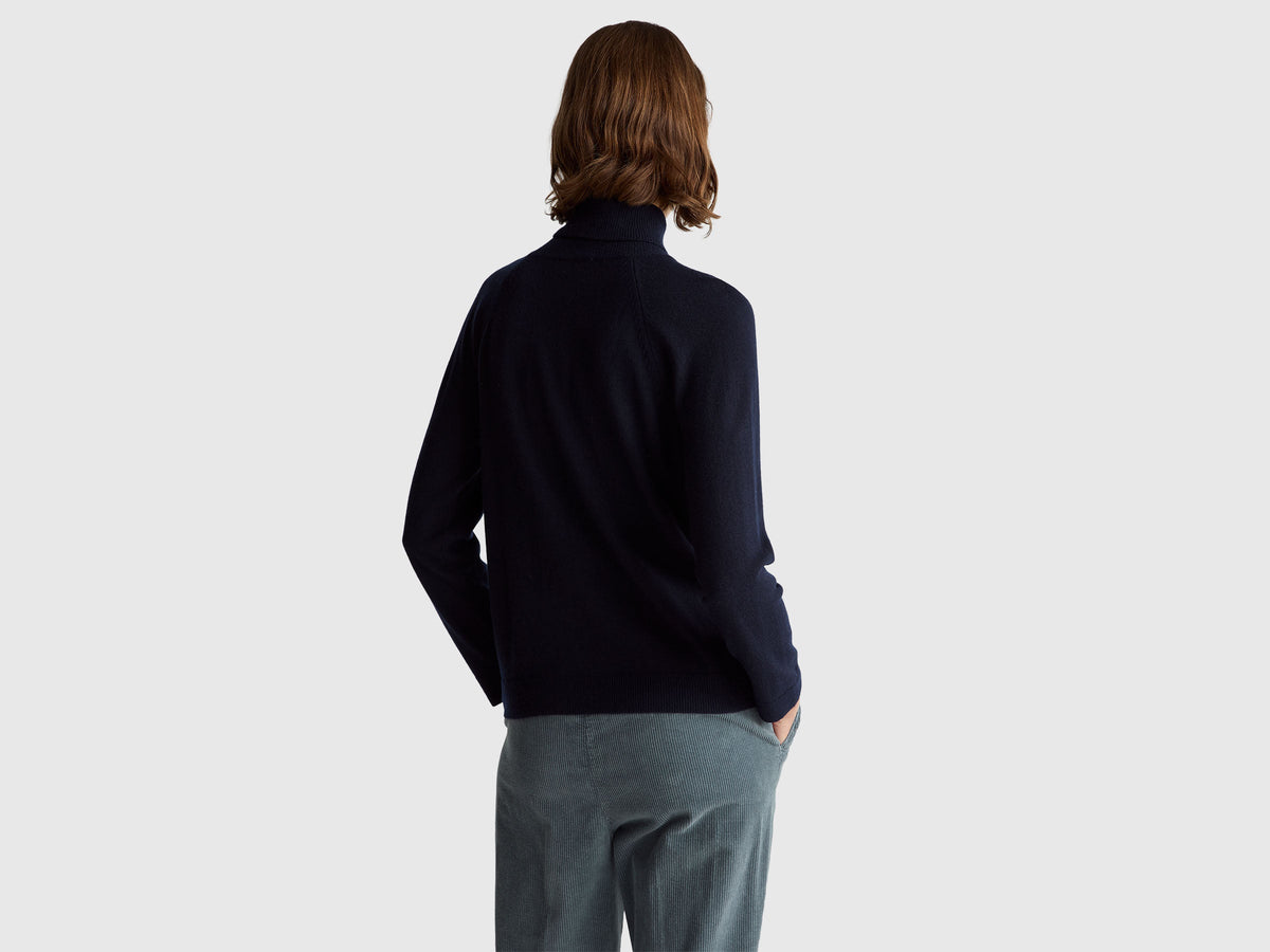 Maglione dolcevita blu notte in misto lana e cashmere