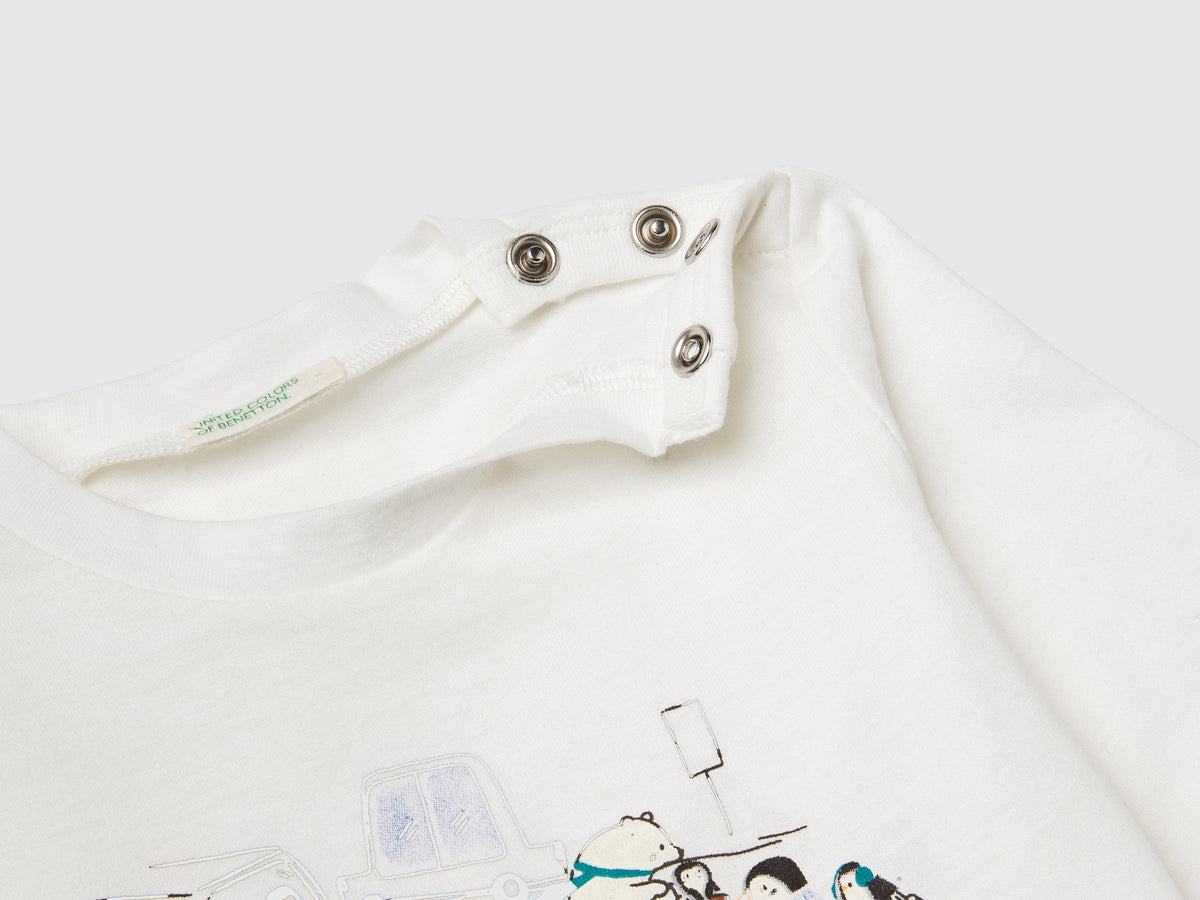 T-shirt con stampa in rilievo