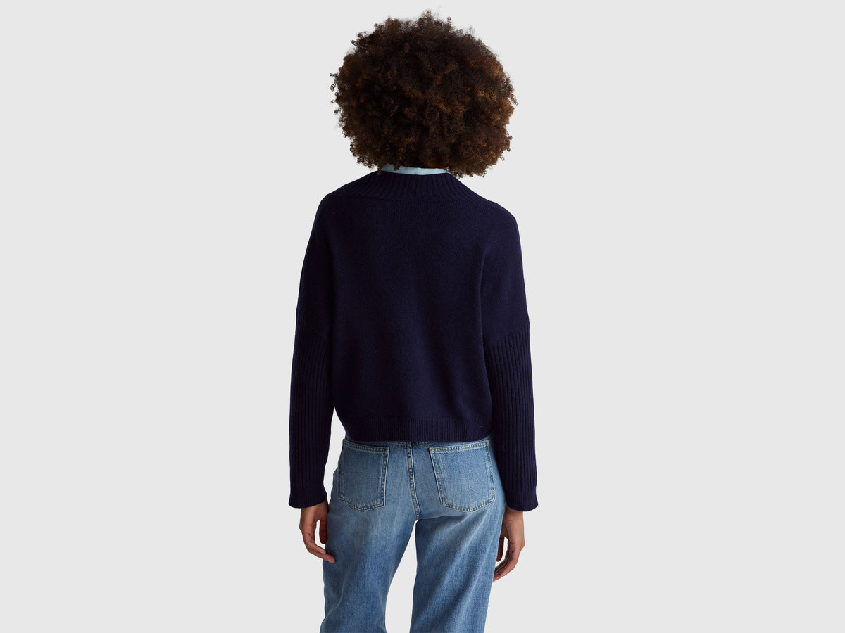 Maglione boxy fit con scollo a V