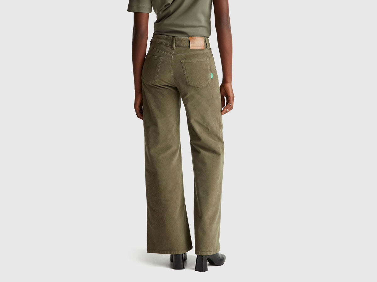 Pantaloni wide fit in velluto