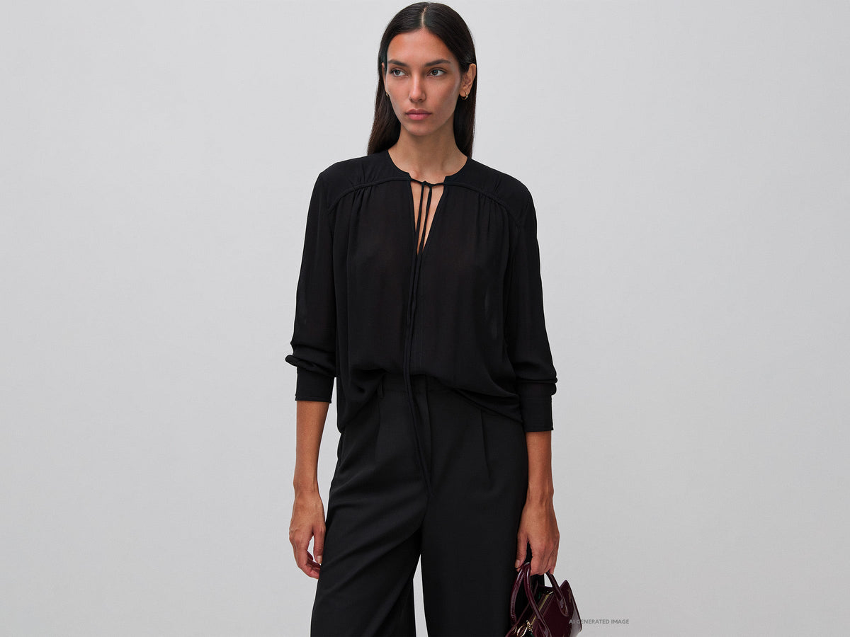 Blusa fluida con laccetto