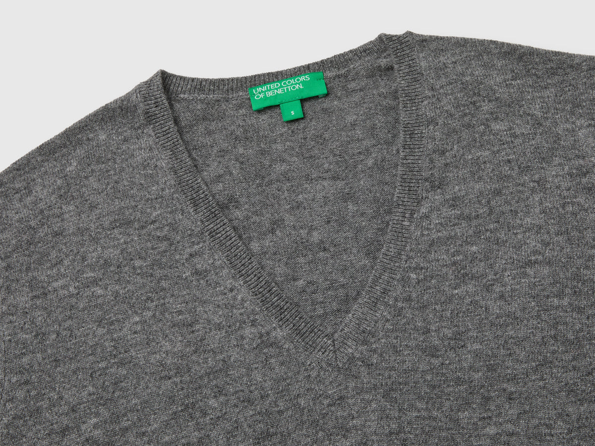 Maglia scollo a V grigia in pura lana Merino