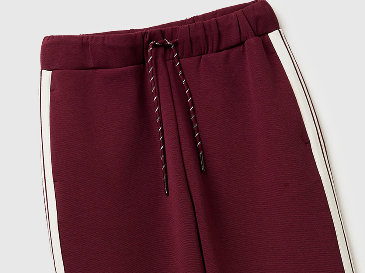 Pantaloni con bande laterali rigate