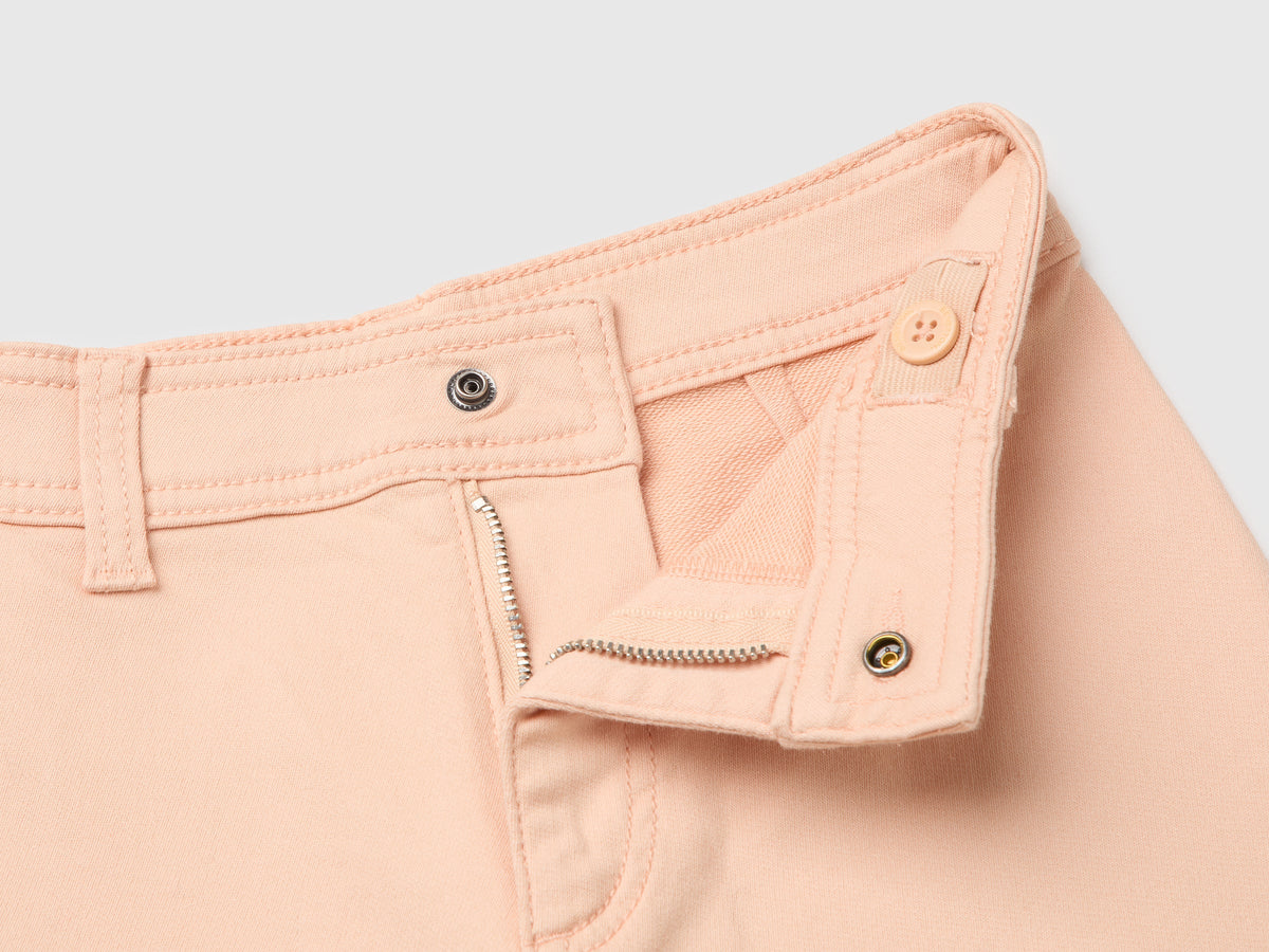 Pantaloni ampi in cotone stretch
