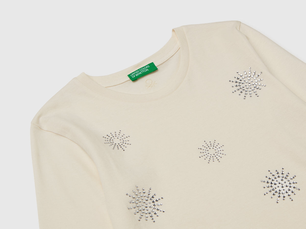 T-shirt con applicazione strass
