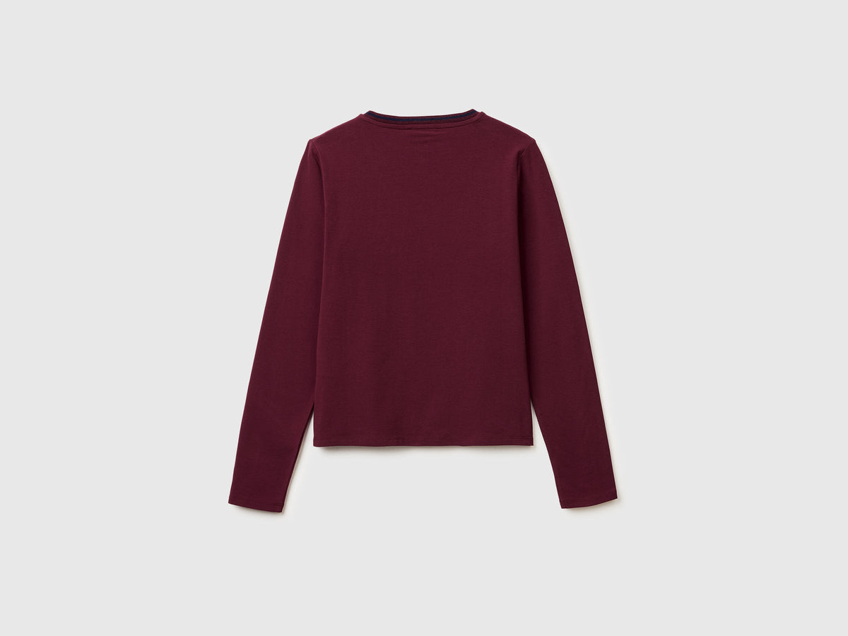 T-shirt aderente scollo a V