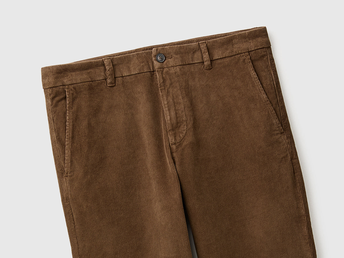Pantaloni slim fit in velluto stretch