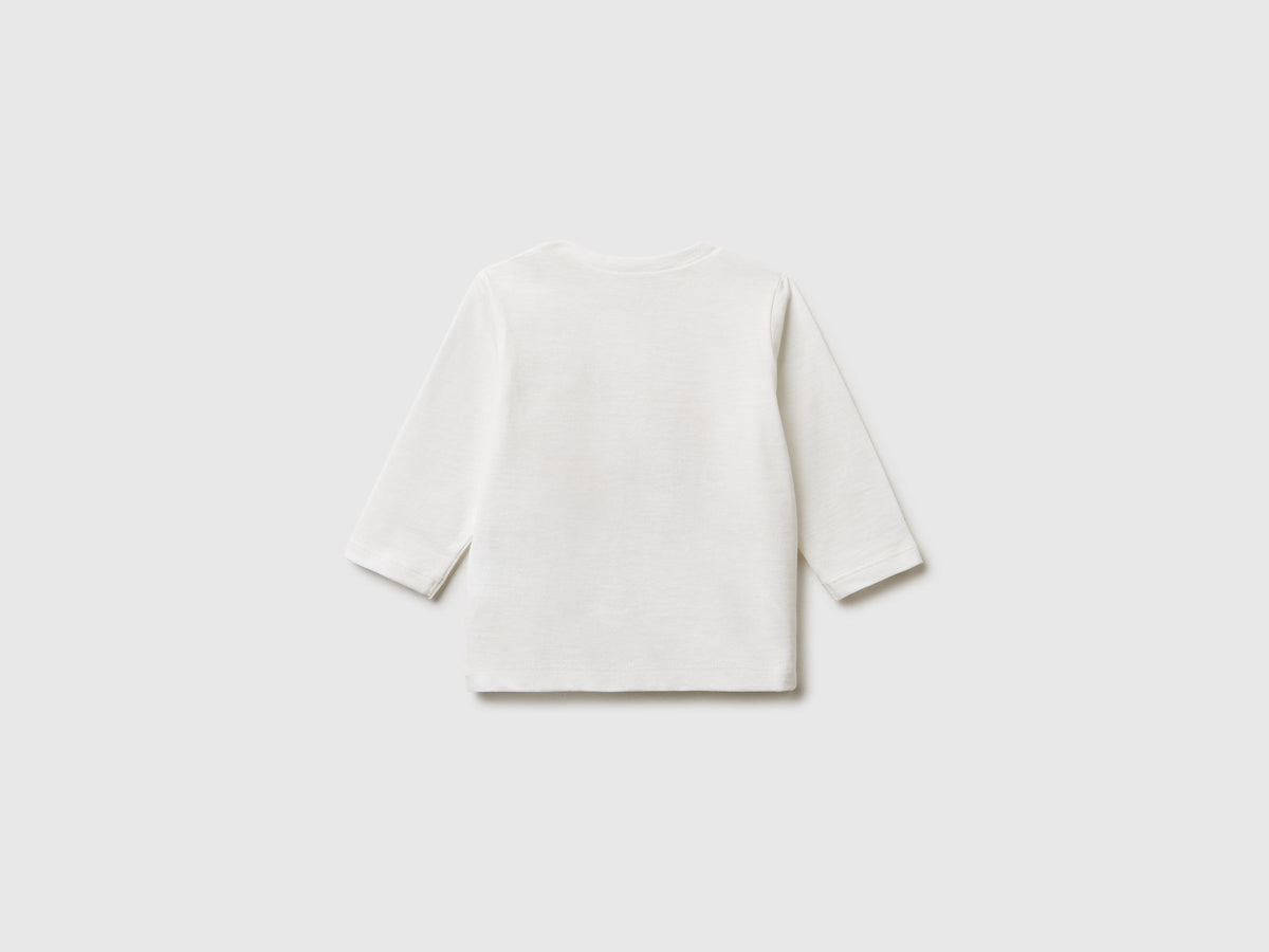 T-shirt con stampa in rilievo