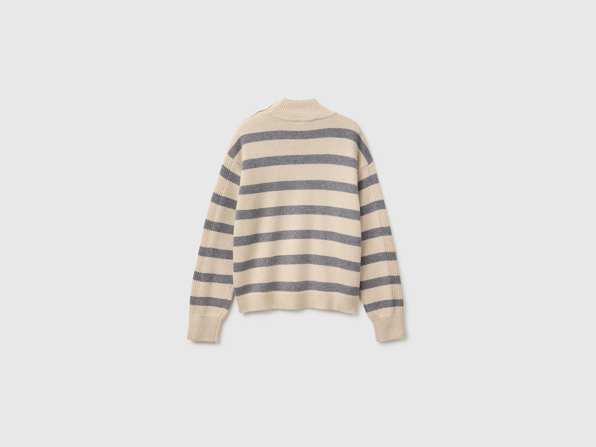Maglia con bottoni sulla spalla