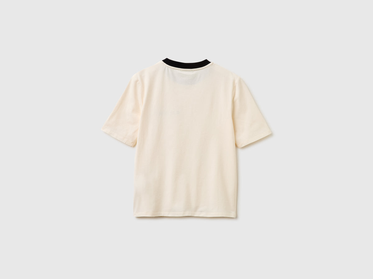 T-shirt con ricamo "amour"