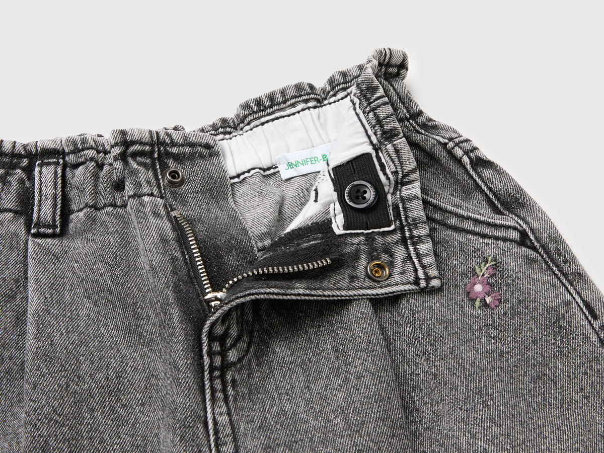 Jeans baloon fit con ricami