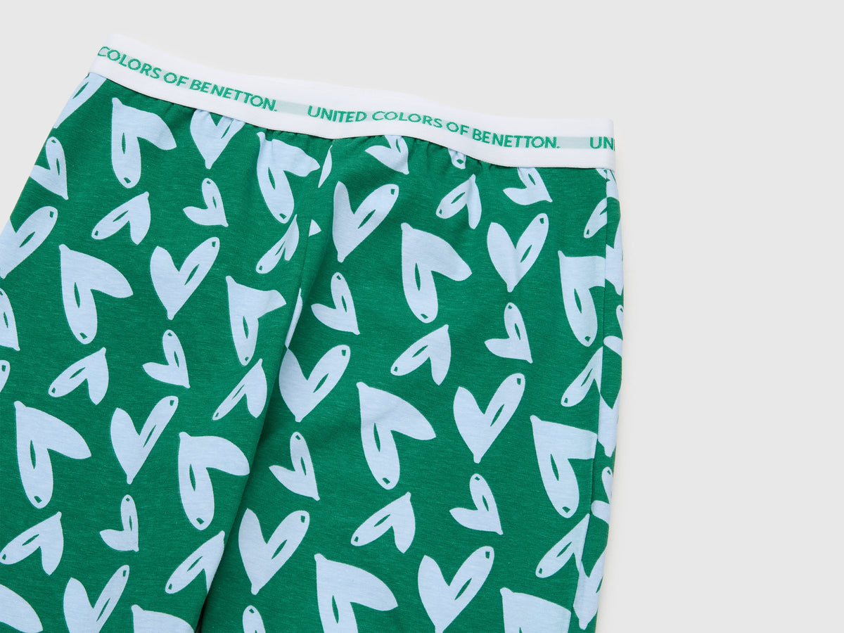 Pigiama con logo e pantaloni fantasia