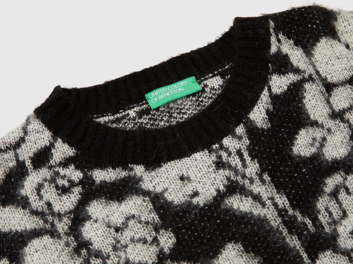 Maglia con fantasia floreale