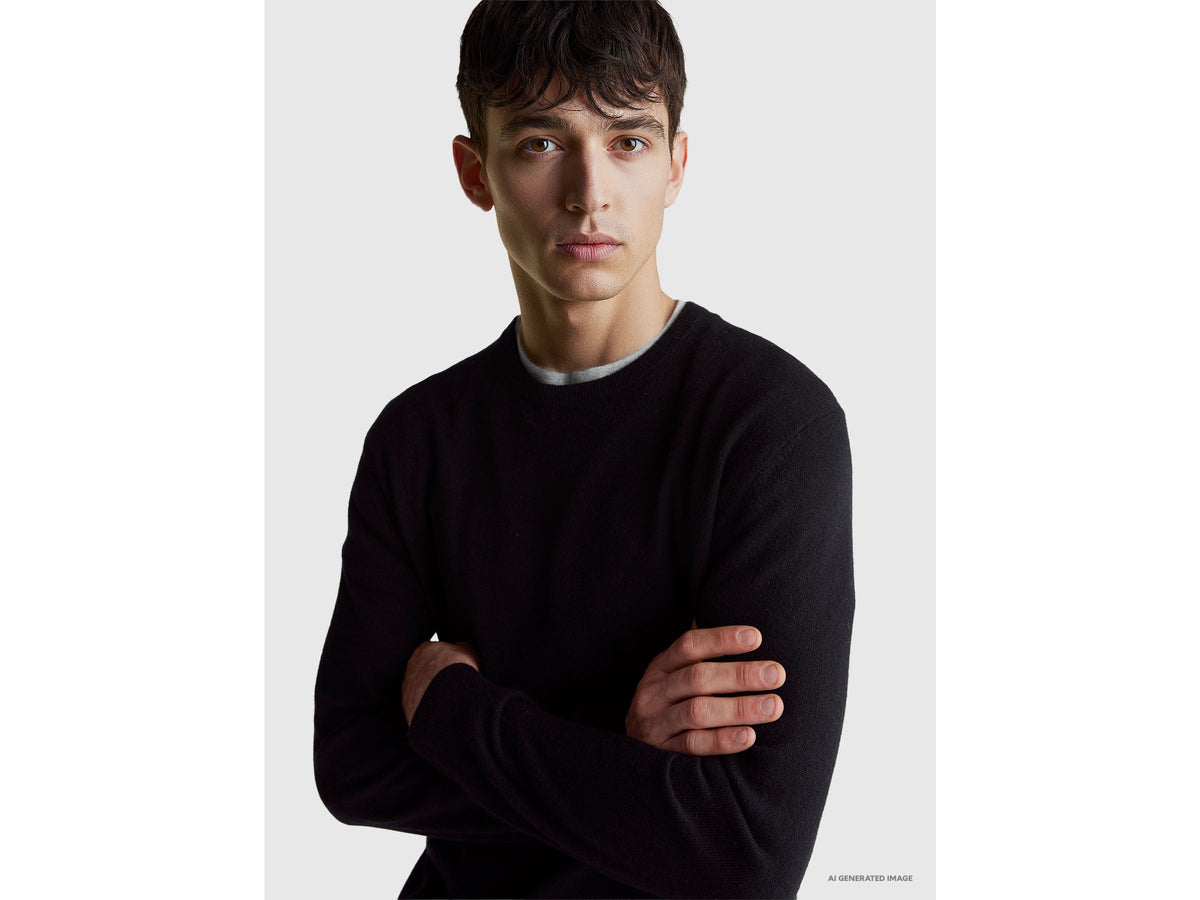 Maglia nera in pura lana Merino