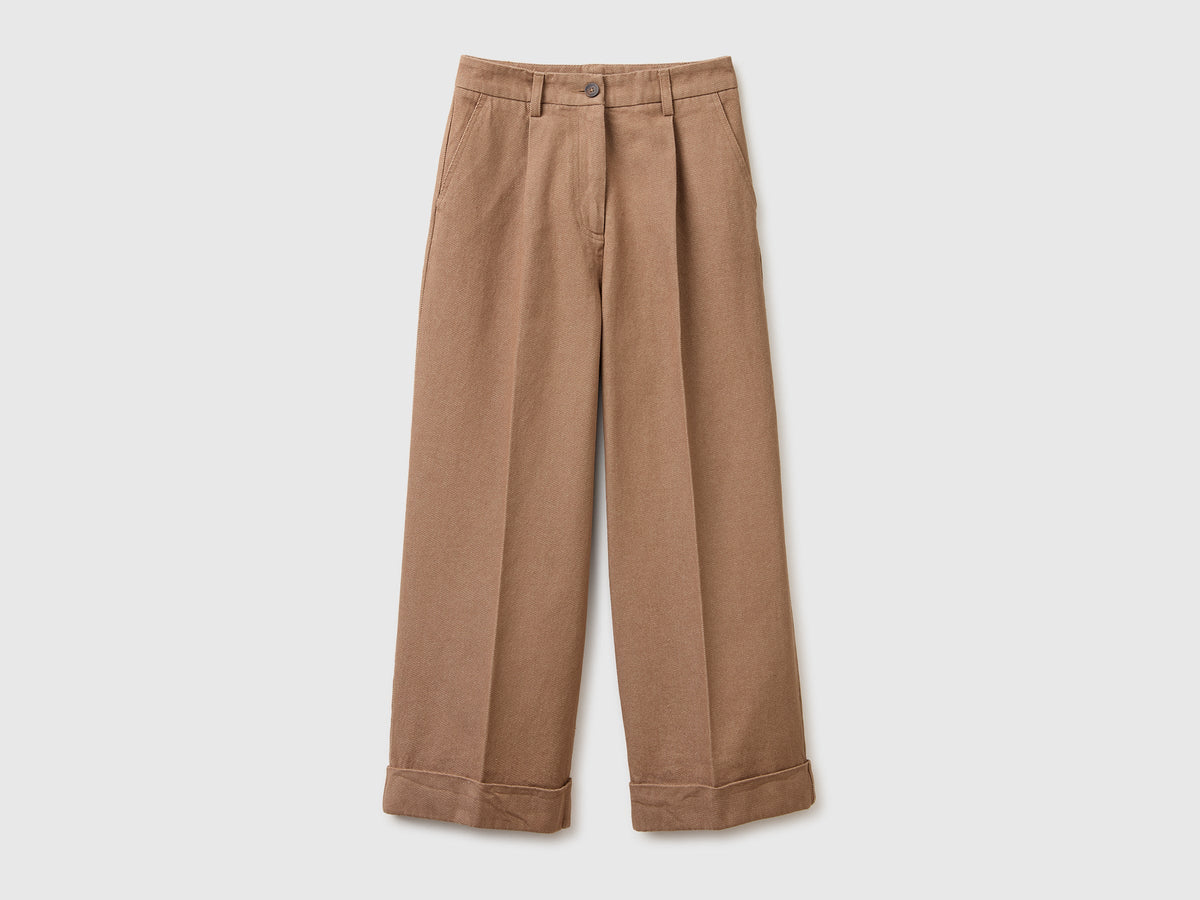Pantaloni ampi con risvolto
