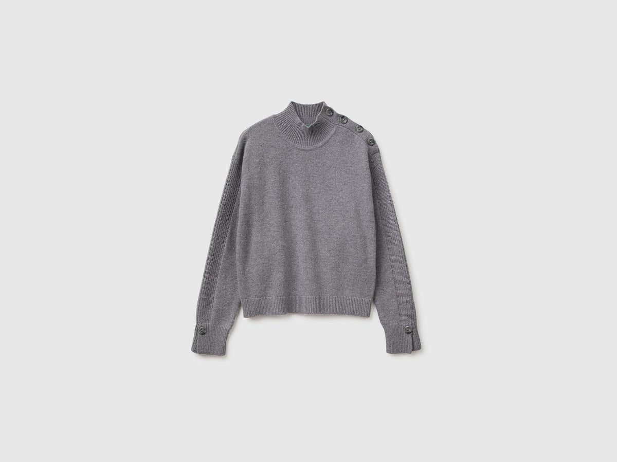 Maglia con bottoni sulla spalla