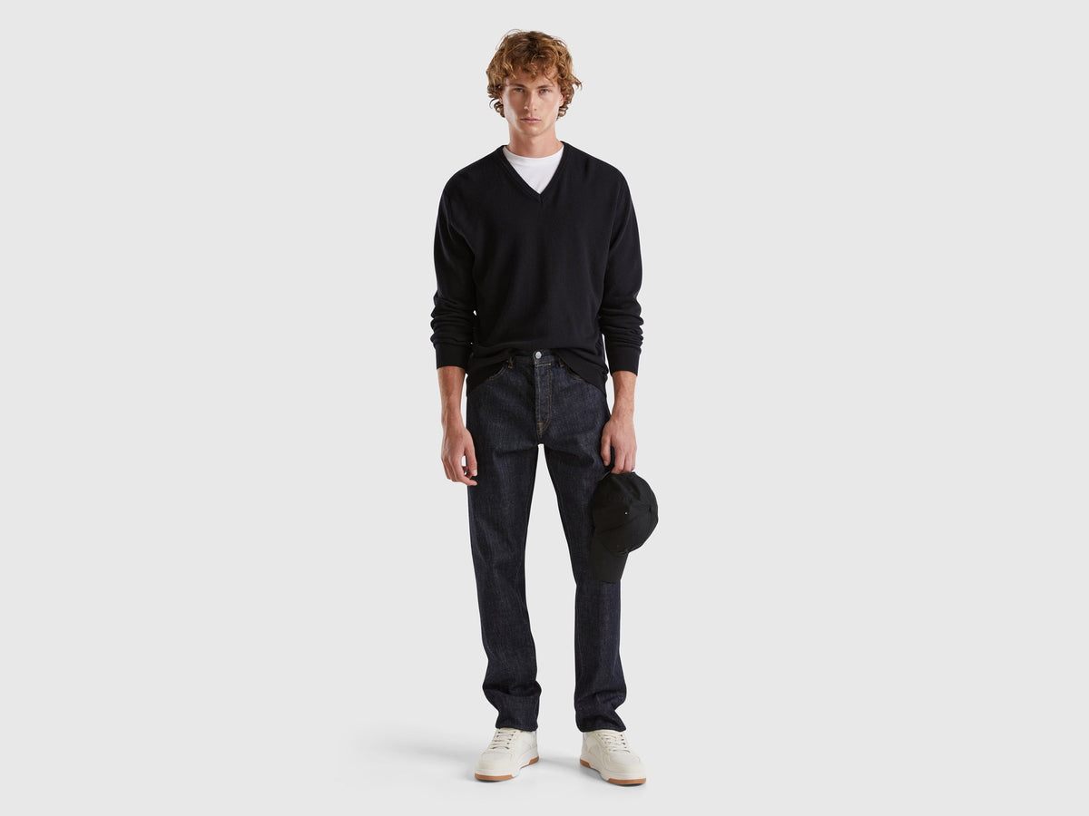 Maglia scollo a V nera in pura lana Merino