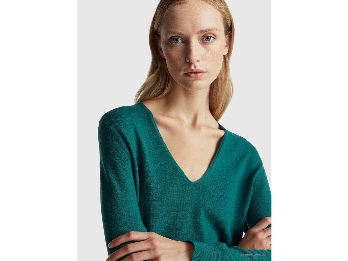Maglione verde con scollo a V in pura lana Merino