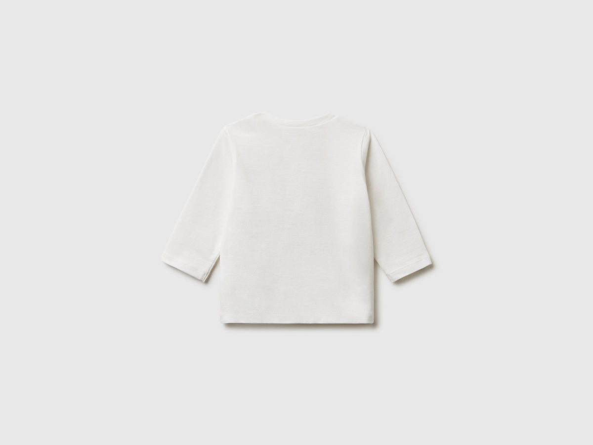 T-shirt con stampa in rilievo