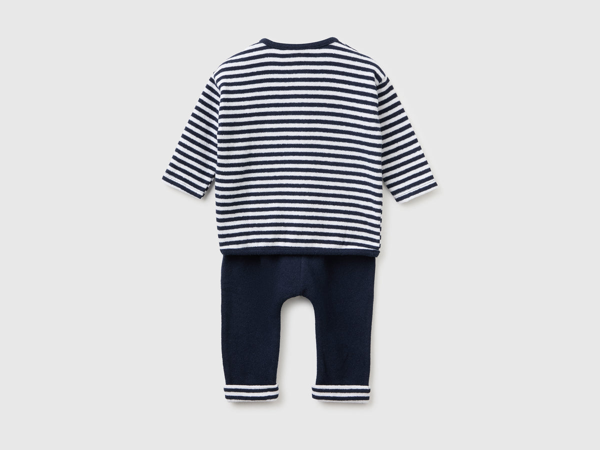 Completino con maglia a righe