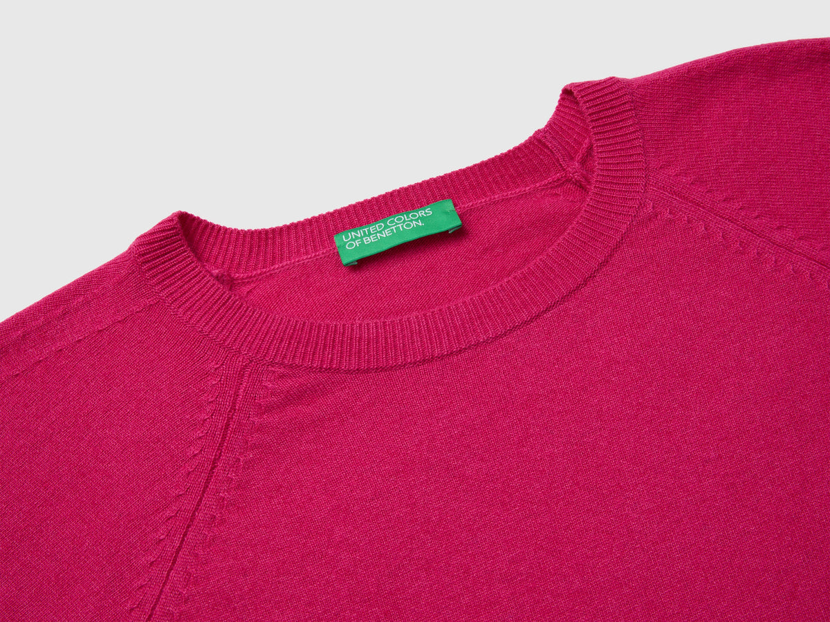 Maglia girocollo fucsia in misto lana e cashmere