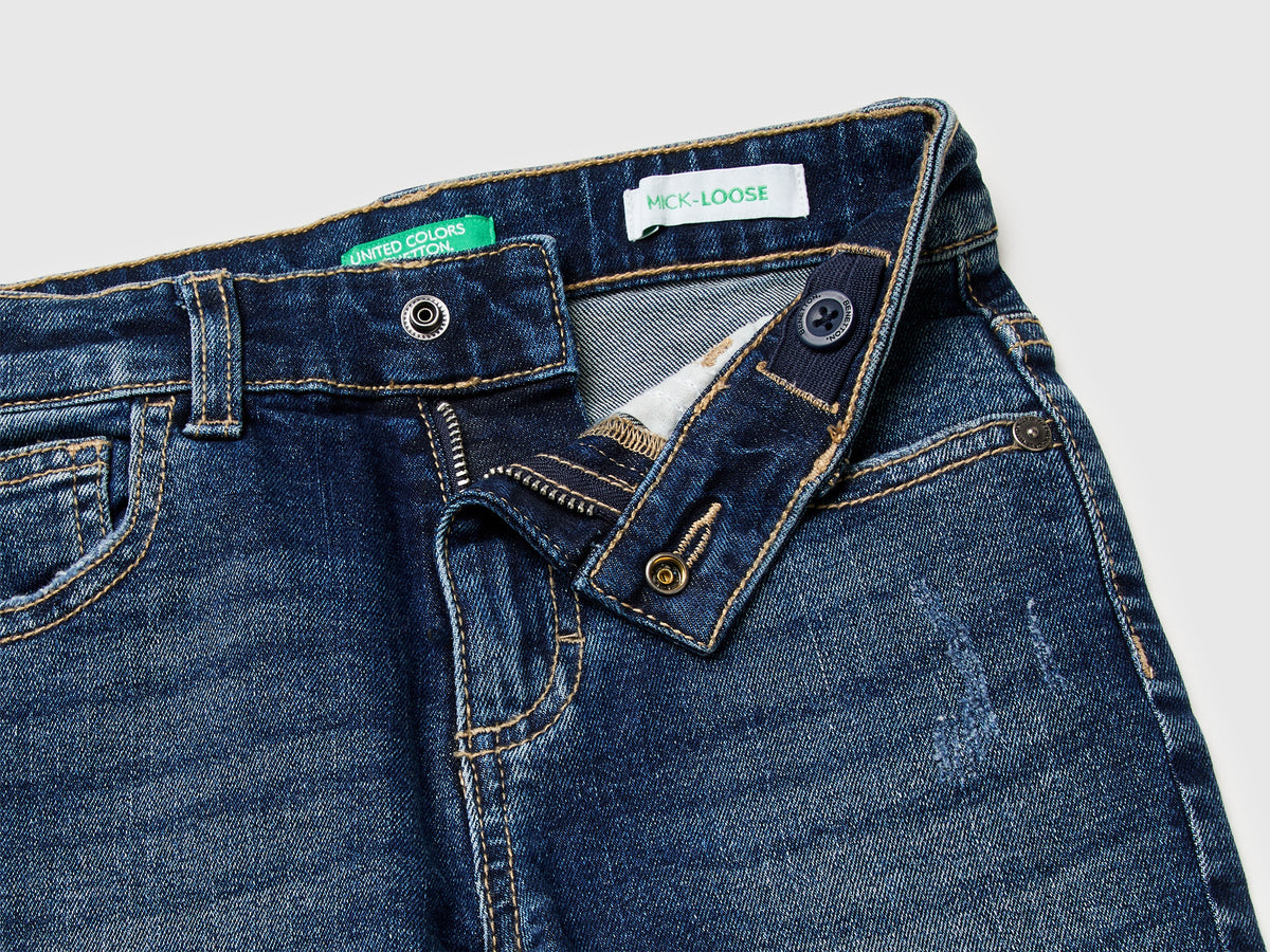 Jeans loose fit con rotture