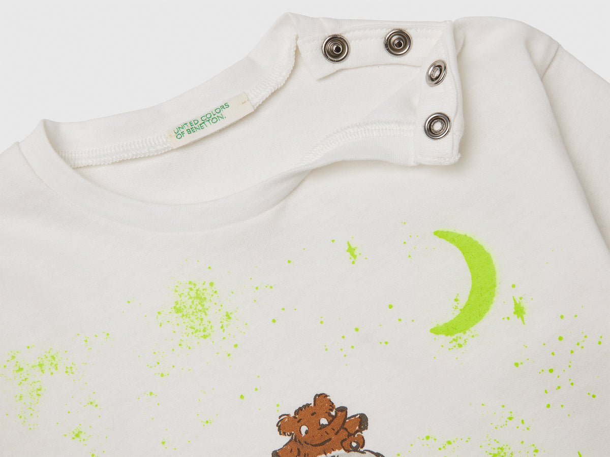 Maglietta con stampa luminescente