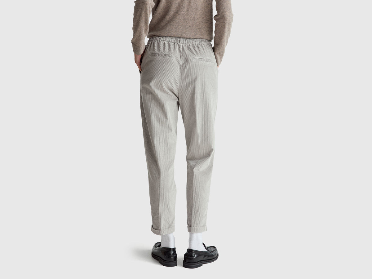 Chino in velluto con vita elasticizzata