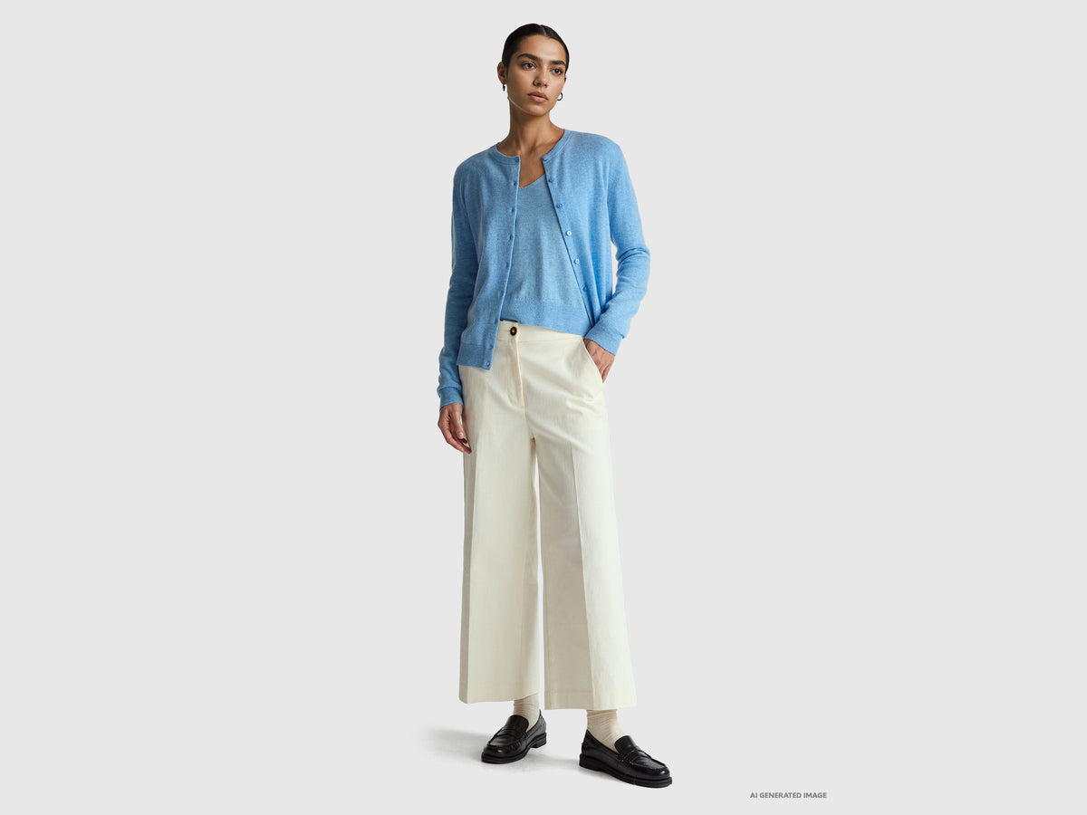 Cardigan girocollo azzurro in pura lana Merino