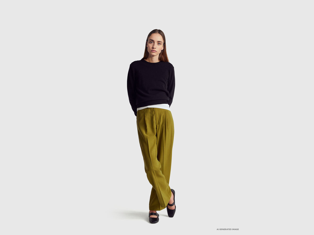 Maglia girocollo nera in pura lana Merino