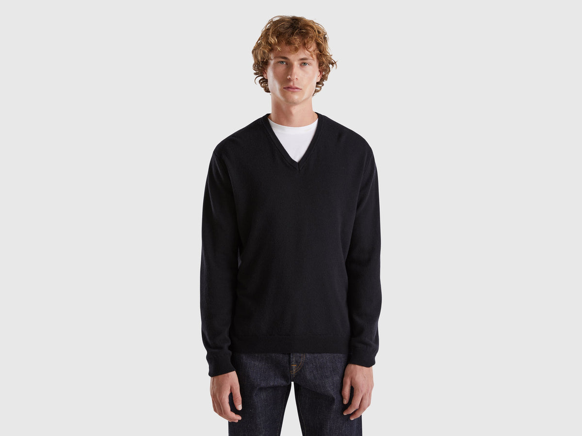 Maglia scollo a V nera in pura lana Merino