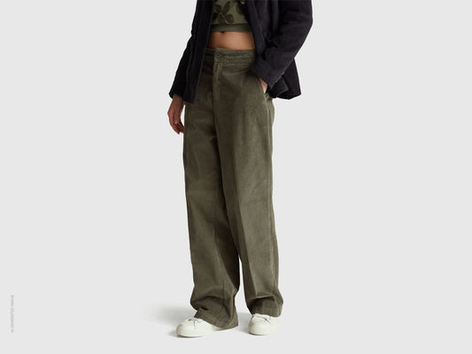 Pantaloni ampi in velluto