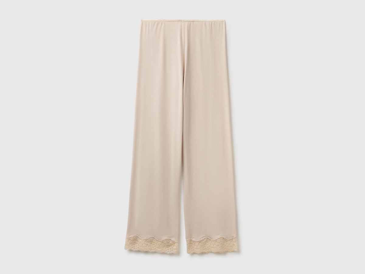 Pantaloni fluidi con pizzo
